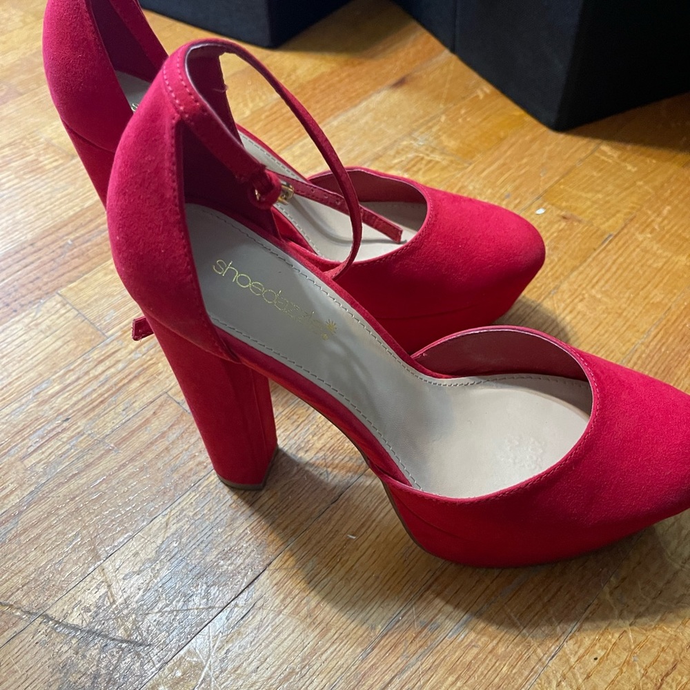 Red Pumps - image 2